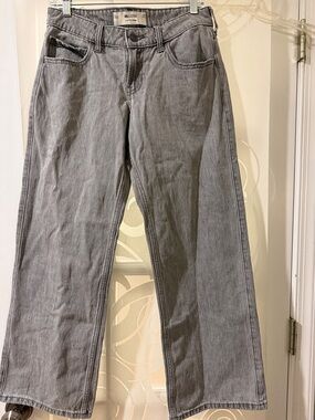 Hollister Women's Low-Rise Baggy Light Gray Jeans Size 2 Short